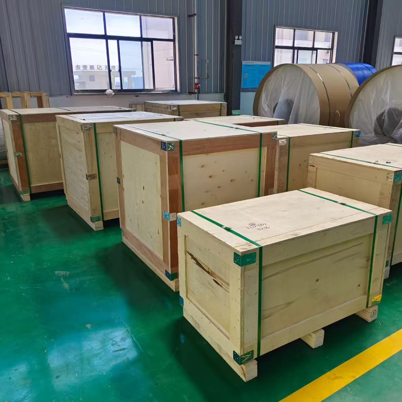 Aluminum Strips in Wooden Cases